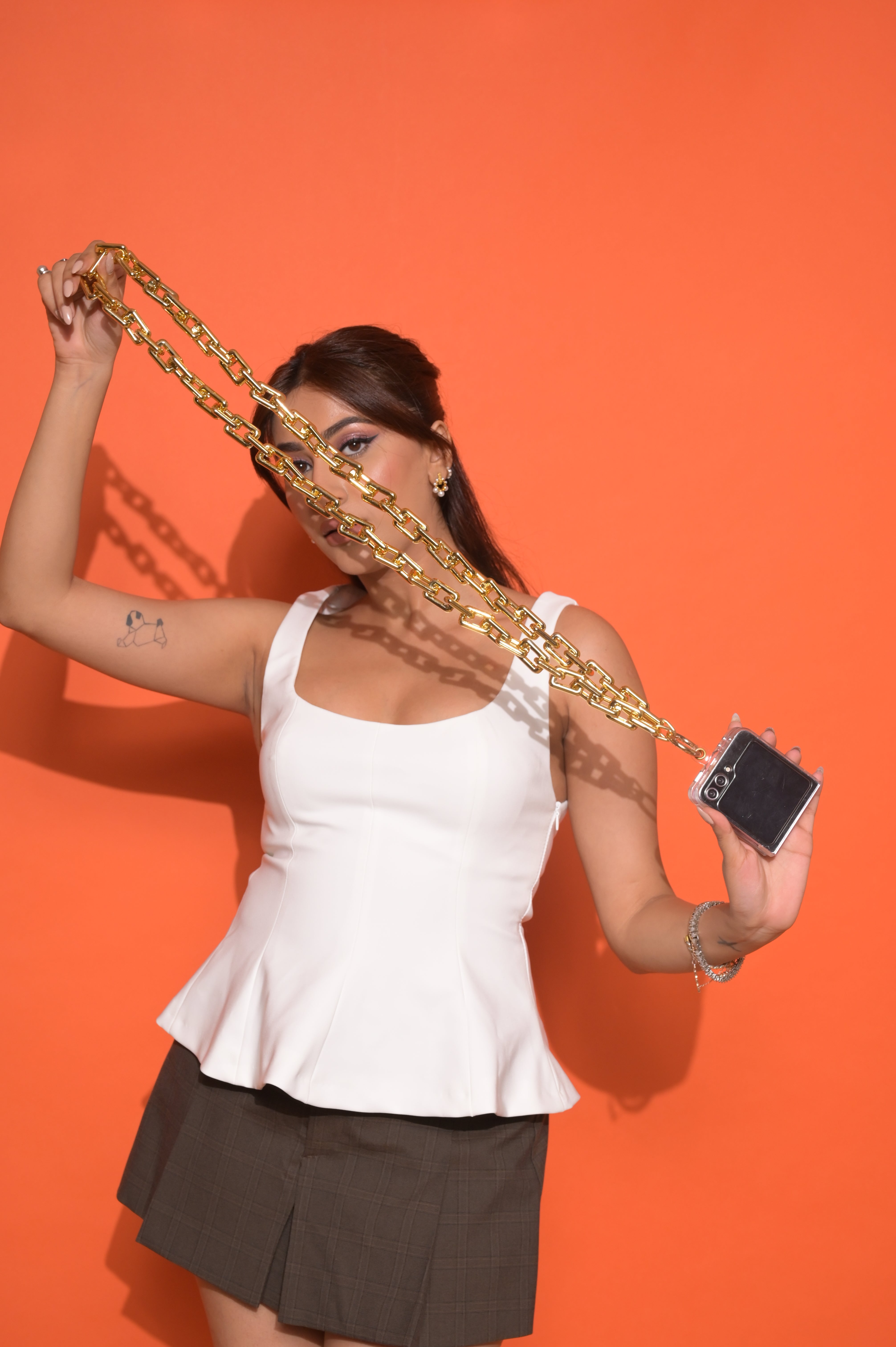 حمالة سلسلة من الأكريليك الذهبي